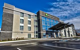 Holiday Inn Express & Suites Vaudreuil-Dorion By Ihg